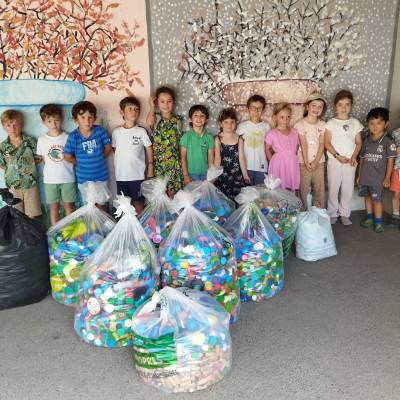 Collecte de bouchons réalisée par l'école maternelle Saint-Joseph de Praz d'avril 2024 à juillet 2025 - Christiane Pelloux