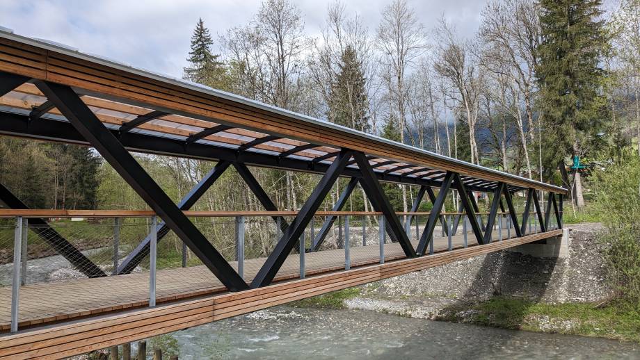 Plan d'eau : passerelle - Marie-Anaïs Lien