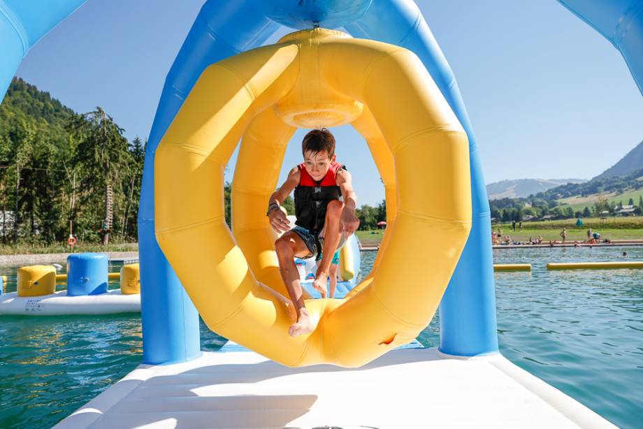 Plan d'eau : aquaparc en août 2023 - Boris Molinier/Praz sur Arly Tourisme