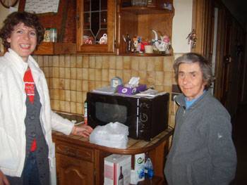 Le portage des repas à domicile est un service en faveur du lien social, qui assure une visite quotidienne et conviviale.