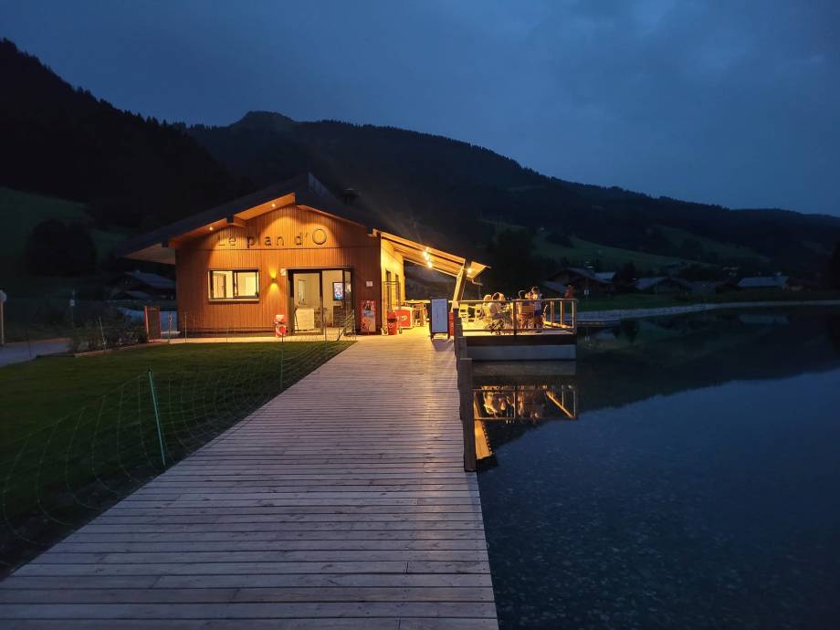 Plan d'eau : snack photographié en juin 2024 - Praz Lac Aventures