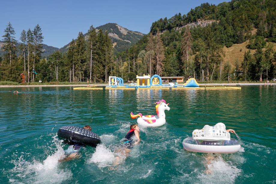 Plan d'eau : zone de baignade photographiée en juillet/août 2023 - Boris Molinier/Praz-sur-Arly Tourisme